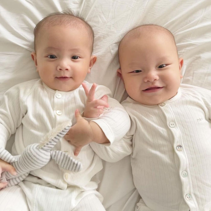 Cover lại hình ảnh se duyên của bố mẹ, Lisa - Leon lấy hết lời khen