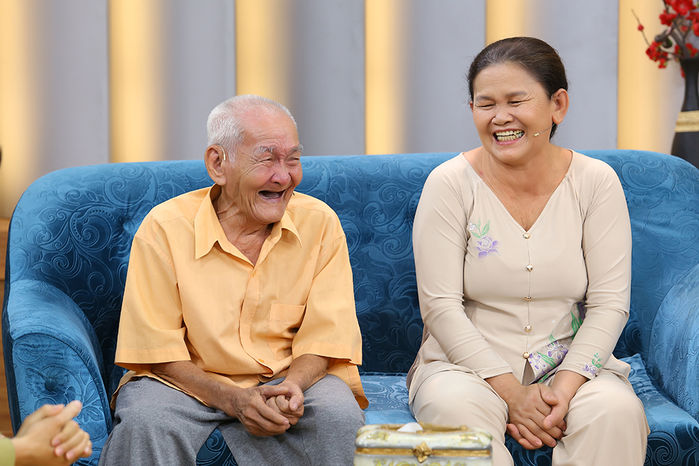 Cụ ông lấy vợ kém 36 tuổi, sinh con ở tuổi 72: Giờ U100 vẫn hạnh phúc