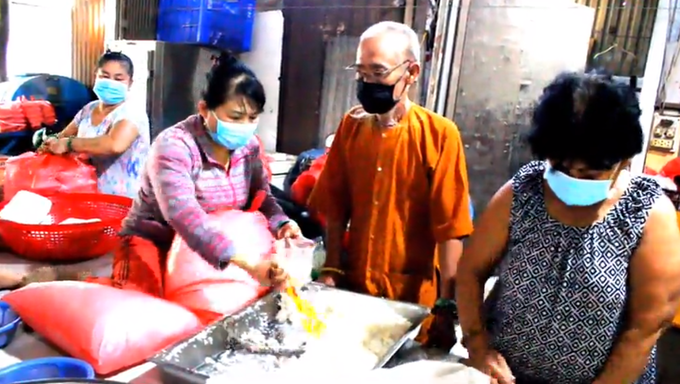Cụ ông tốt bụng: Ai đói tôi cho ăn, đau cho thuốc và chết tặng hòm