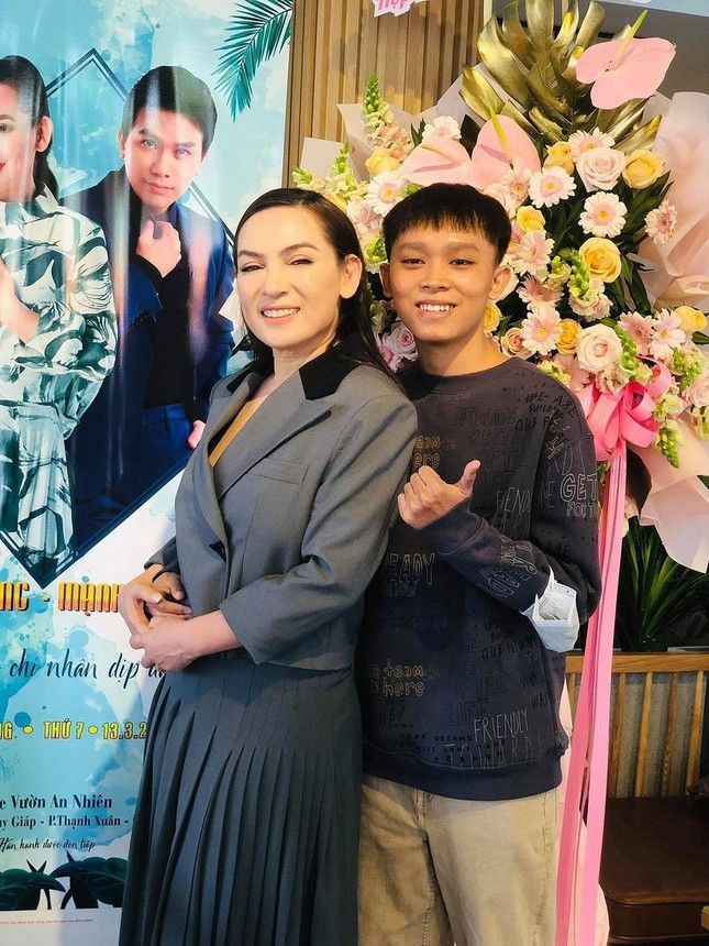 Cùng làm con nuôi, Phương Mỹ Chi được cho khôn khéo hơn Hồ Văn Cường
