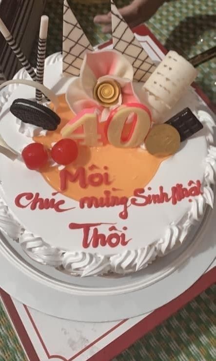 Đã cẩn thận dặn dò thợ làm bánh vậy nhưng khách vẫn tức anh ách