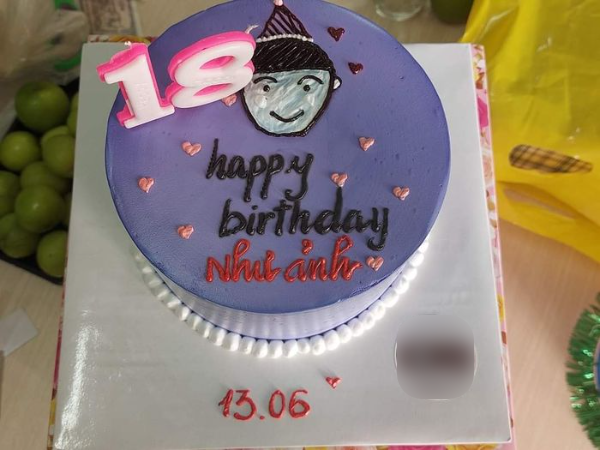 Đã cẩn thận dặn dò thợ làm bánh vậy nhưng khách vẫn tức anh ách