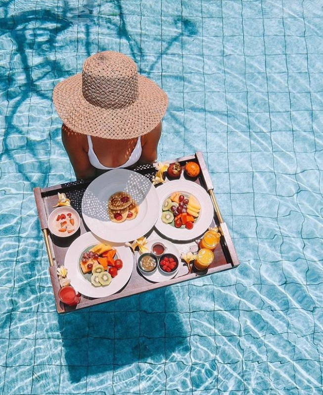 Đằng sau loạt ảnh sống ảo của giới nhà giàu: Bỏ cả triệu để check in