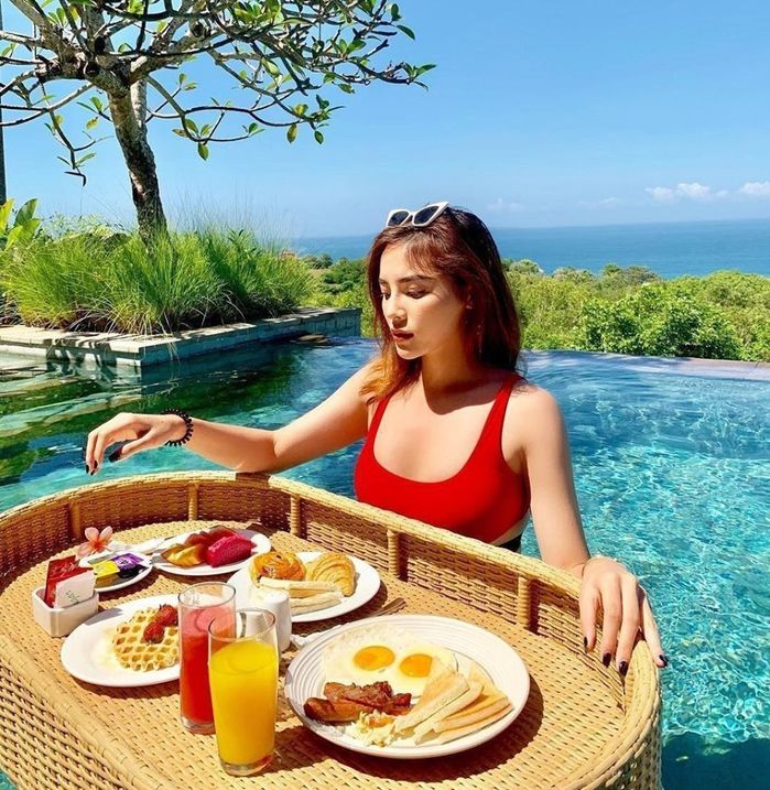 Đằng sau loạt ảnh sống ảo của giới nhà giàu: Bỏ cả triệu để check in