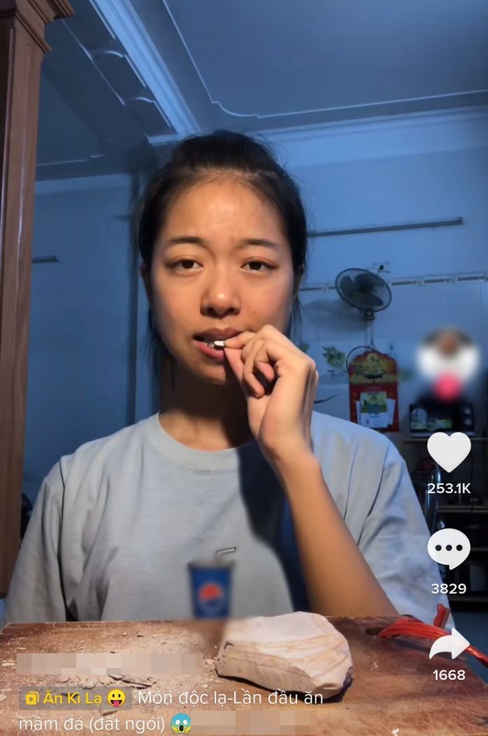 Đất hun khói thành đặc sản Việt Nam: Ngọc Trinh tiên tri từ sớm