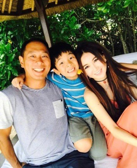 Đẹp như Đát Kỷ Ôn Bích Hà vẫn bị chê ảnh đời thường xuống sắc