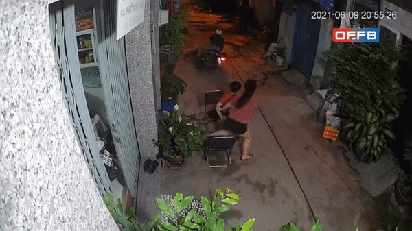 Đi cướp không coi ngày: Thanh niên ngã sấp mặt, còn lỗ cả con xe