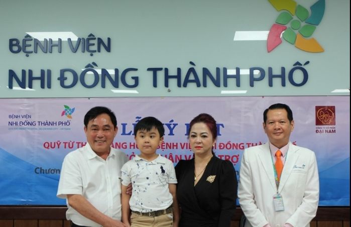 Đi đường thấy người gặp TNGT, ông Dũng lò vôi giúp liền trăm triệu