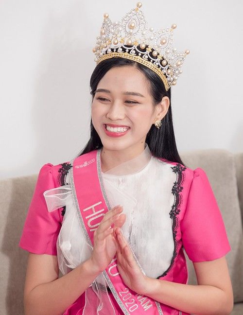 Đỗ Thị Hà chỉnh sửa một điểm duy nhất trên mặt sau nửa năm đăng quang