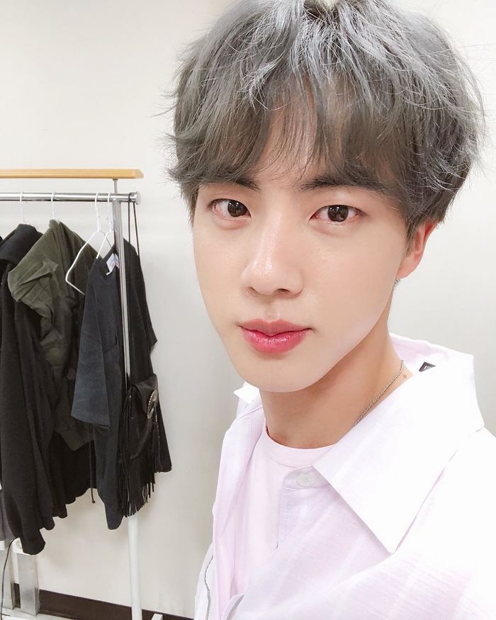 Đôi môi Jin (BTS) gây tranh cãi, có người chê như lạc đà