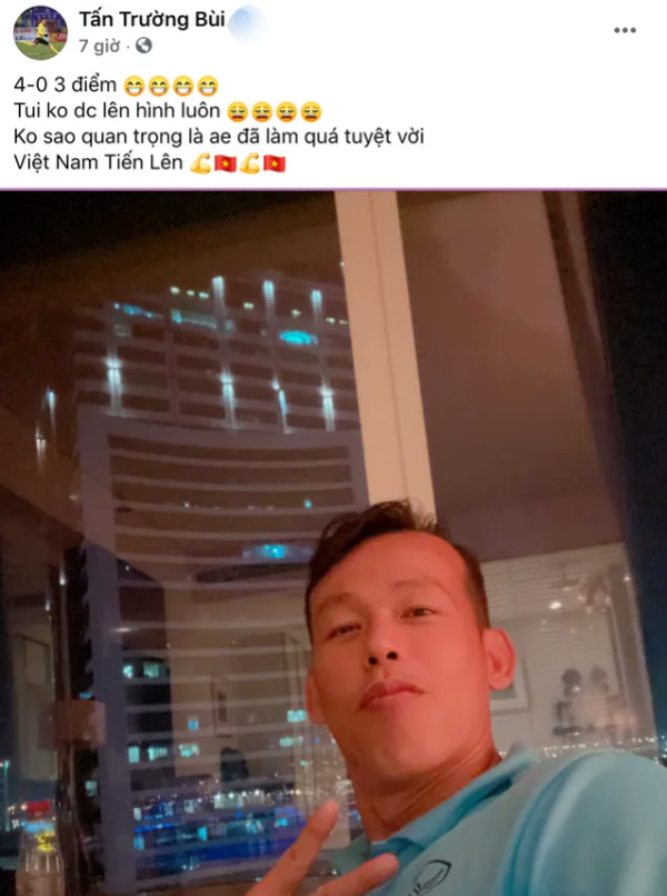 Đồng đội toàn ảnh đẹp, thủ môn Tấn Trường giận vì chẳng có nổi một tấm