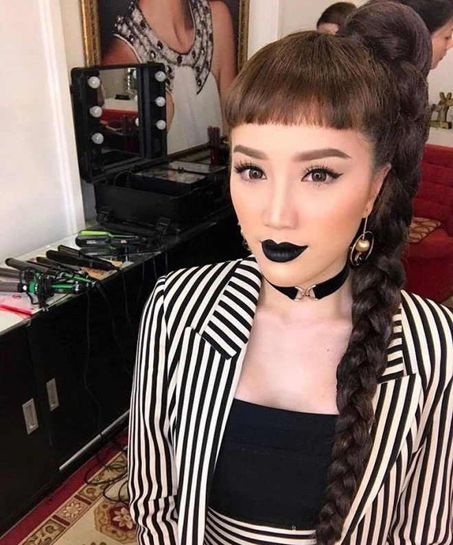 Đông Nhi và loạt sao Việt bị makeup hại: Lông mi như rẻ quạt, phấn 2kg