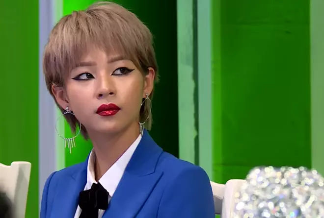 Đông Nhi và loạt sao Việt bị makeup hại: Lông mi như rẻ quạt, phấn 2kg