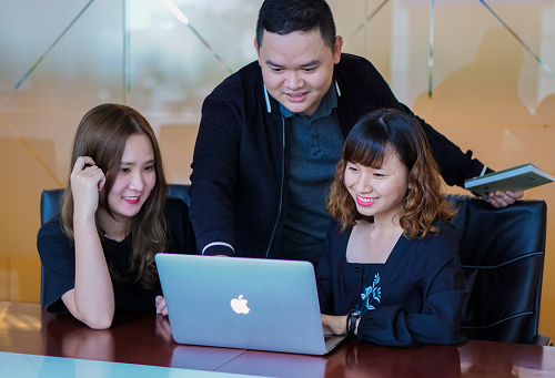 Excel chính thức thành môn eSports, CDM: Thời mấy chị kế toán đến rồi