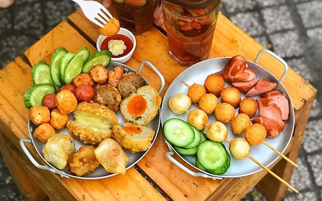SG thời cách ly: Thèm lắm buổi tụ tập ăn cá viên, gỏi cuốn đường phố