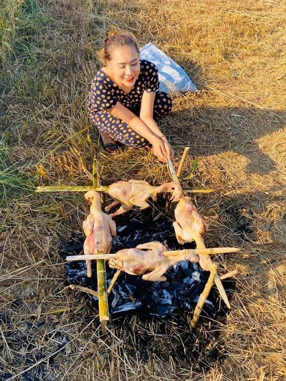 Sao Việt về quê việc gì cũng làm được: tắm lợn, cắt lúa là chuyện nhỏ