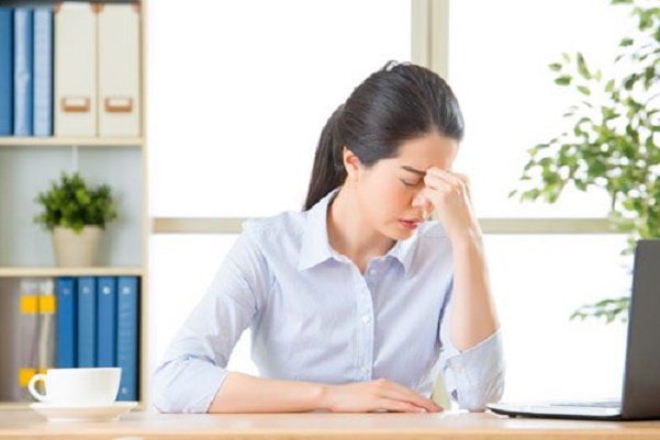 Gan xấu thì bàn tay sẽ xuất hiện 3 vấn đề: Nhất là màu sắc móng