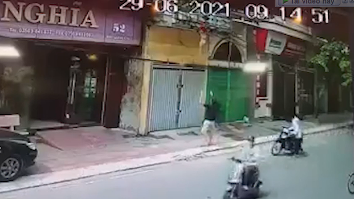 Hết anh Mạnh, thêm người hùng lao vào hứng bé gái rơi từ trên cao