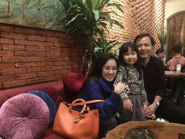 Hôn nhân kín tiếng nhưng cực kỳ hạnh phúc của BTV Hoài Anh