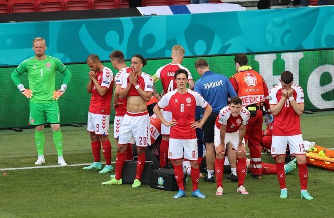 Cũng ngã như Eriksen nhưng huyền thoại cầu lông qua đời ở tuổi 36