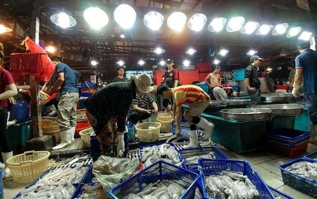 Khẩn cấp: TP.HCM tìm người đến các khu chợ và nhiều nơi công cộng