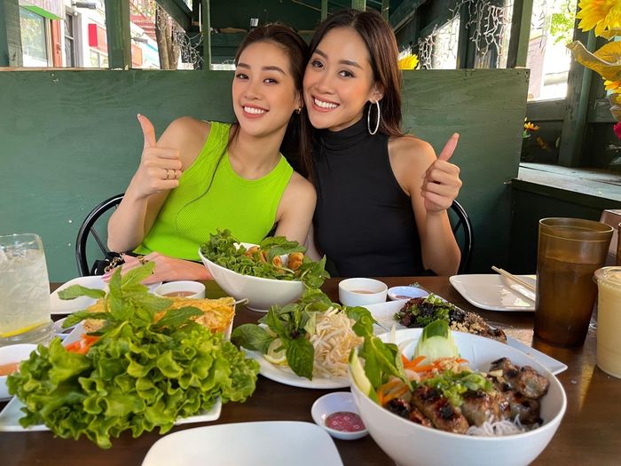 Khánh Vân đã lên máy bay về Việt Nam, trang phục ngày về gây chú ý