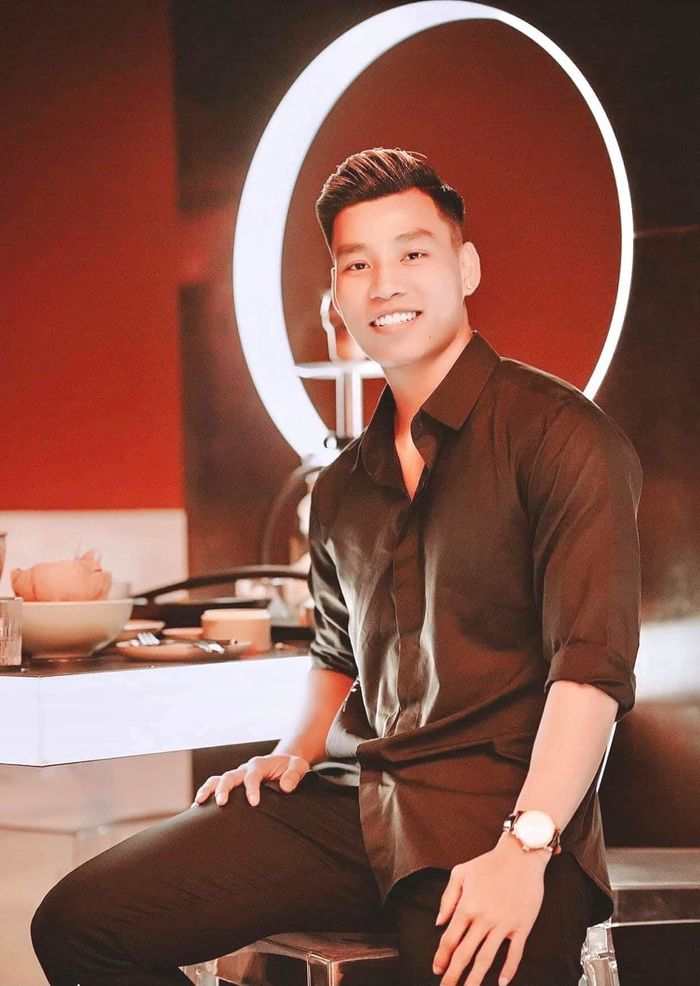 Khoảnh khắc hot nhất đêm qua: Văn Thanh lộ 6 múi khiến chị em chết mê