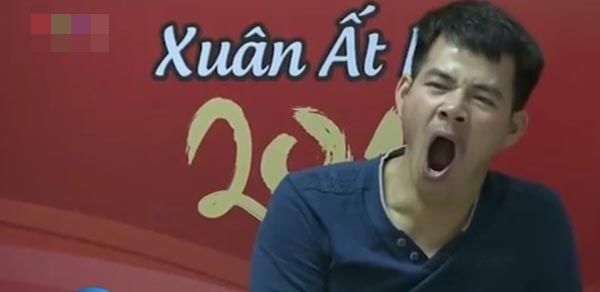 Khoảnh khắc ngáp ngủ không màng hình tượng của người nổi tiếng