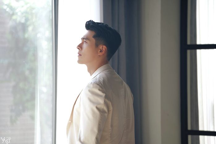 Khoảnh khắc ngủ gục nhưng làm khổ con nhà người ta của sao Hàn