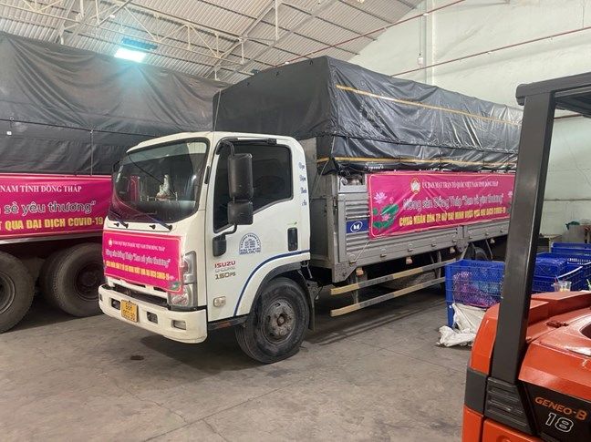 Khúc ruột miền Trung vừa gượng dậy đã ủng hộ TP.HCM 10 tỷ chống dịch