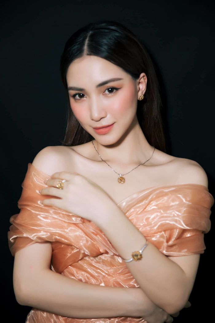 Lấy chồng ngoài showbiz: người may mắn được chạy show, người giải nghệ