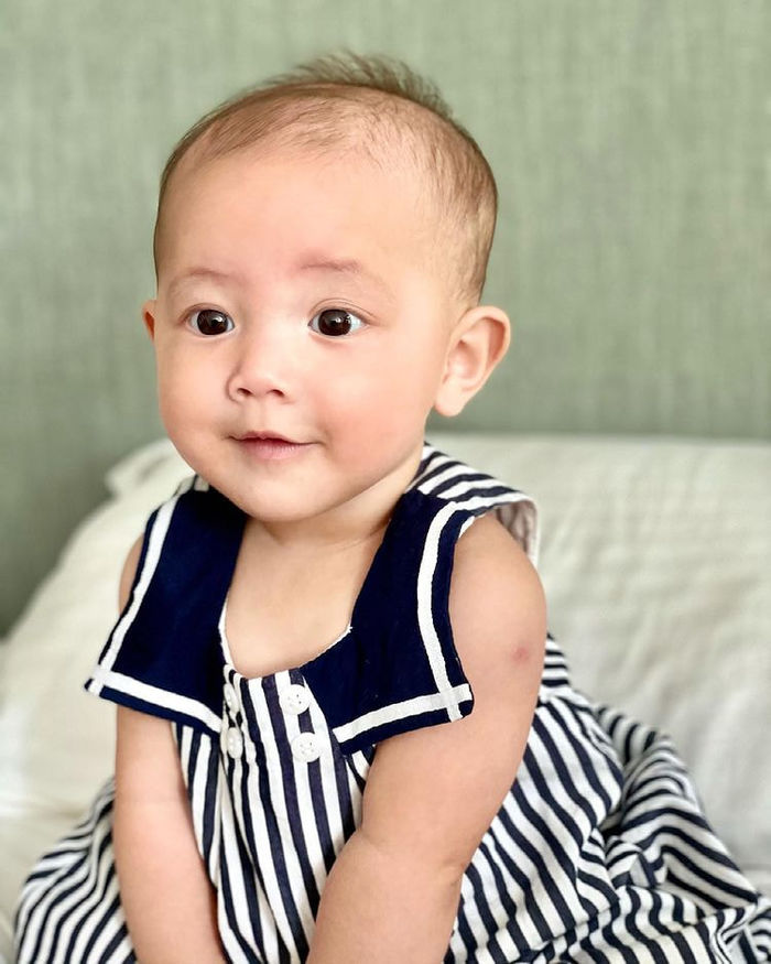 Lisa - Leon 7 tháng tuổi: Cô chị điềm tĩnh, cậu em siêu hài