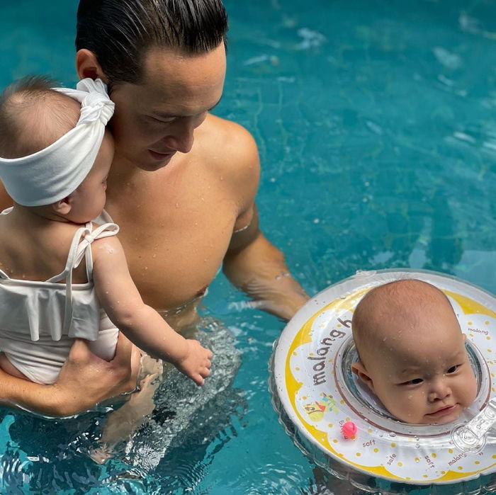Loạt ảnh đi bơi của gia đình Hà Hồ khiến dân tình phát sốt