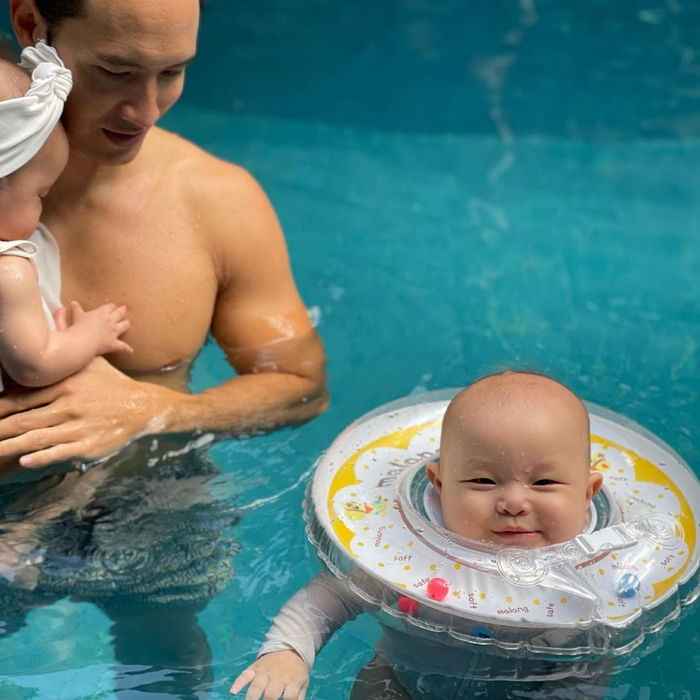 Loạt ảnh đi bơi của gia đình Hà Hồ khiến dân tình phát sốt