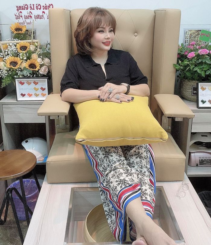 Loạt ảnh sặc mùi tiền của danh hài Vbiz: Choáng nhất là Việt Hương
