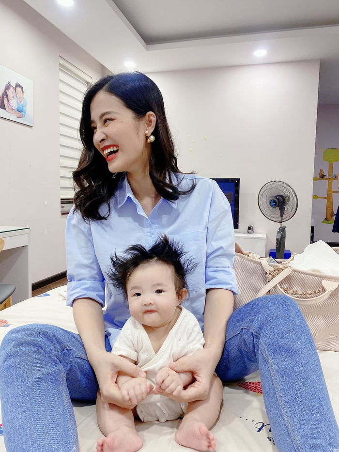 Loạt khoảnh khắc siêu đáng yêu của ái nữ nhà Đông Nhi với quả tóc mới