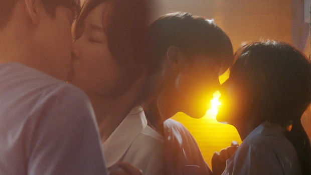 Bí quyết giúp sao nam Kbiz có nụ hôn đắt giá: Park Bo Gum đánh răng