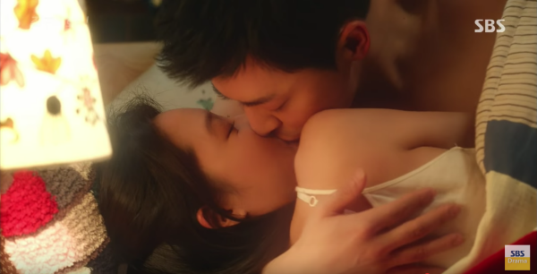 Bí quyết giúp sao nam Kbiz có nụ hôn đắt giá: Park Bo Gum đánh răng