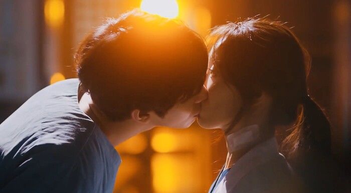 Bí quyết giúp sao nam Kbiz có nụ hôn đắt giá: Park Bo Gum đánh răng