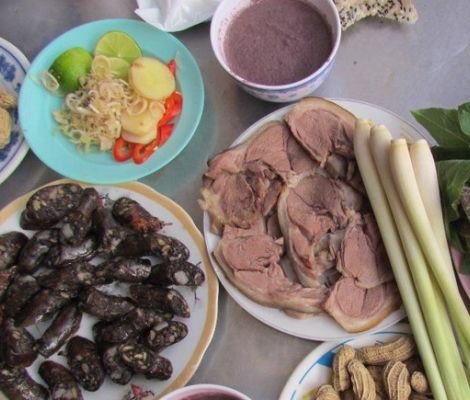 Mẫu Tây lên án việc ăn thịt chó: Ăn hay không đến lượt cô lên tiếng à?