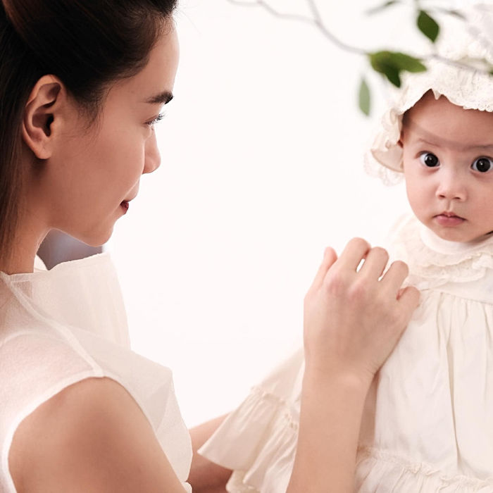 Mẹ con Hà Hồ hoá nàng thơ: Ái nữ thần thái miễn bàn