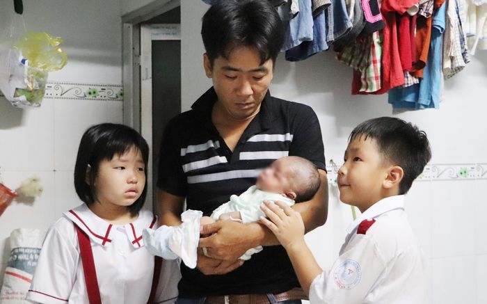 Mẹ phát bệnh hiểm nghèo, 3 đứa trẻ khóc ngặt: Con xin mẹ đừng bỏ con