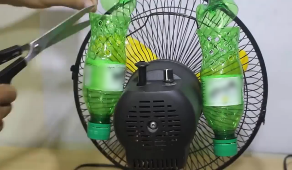 Hô biến quạt trở nên mát lạnh: Dùng khăn đắp, để thau đá trước quạt