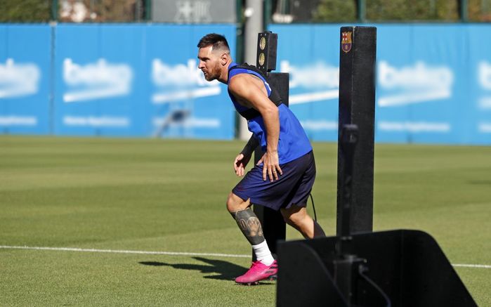 Messi khoe body siêu đỉnh ở tuổi U40, dàn trai xung quanh chẳng kém