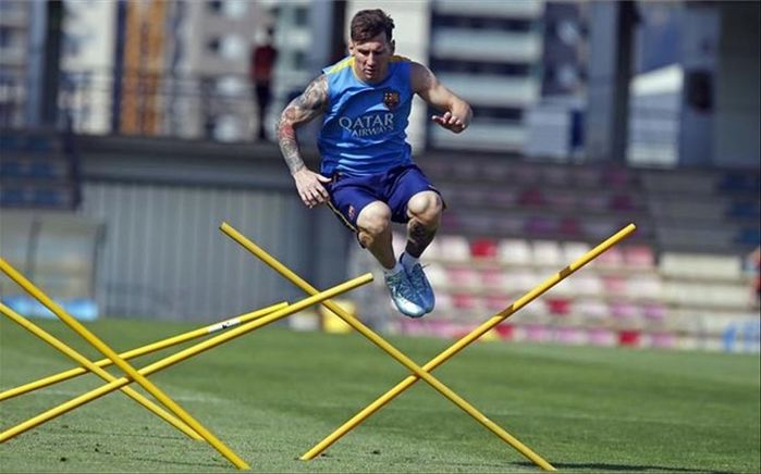Messi khoe body siêu đỉnh ở tuổi U40, dàn trai xung quanh chẳng kém