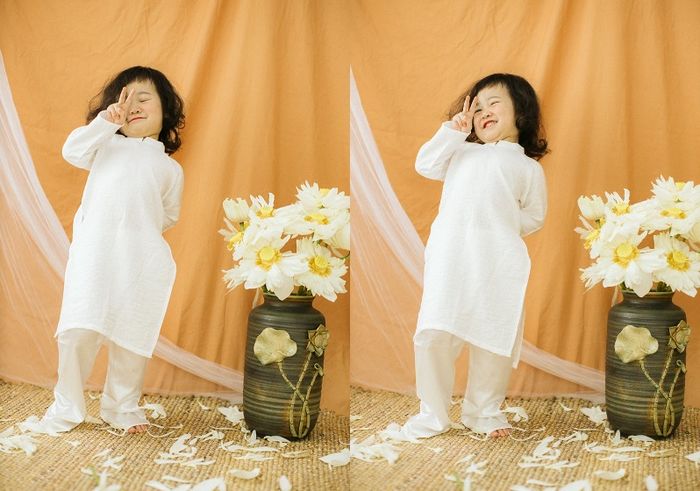 Mở màn mùa chụp sen: Bé gái 3 tuổi với biểu cảm quá đỗi đáng yêu