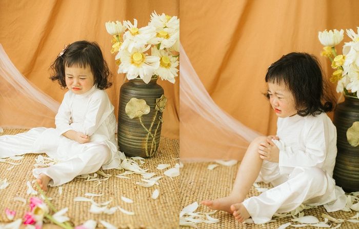 Mở màn mùa chụp sen: Bé gái 3 tuổi với biểu cảm quá đỗi đáng yêu