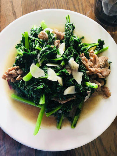 Cải xoăn xào tỏi, salad cải xoăn giúp bạn ngừa nguy cơ mắc bệnh nan y