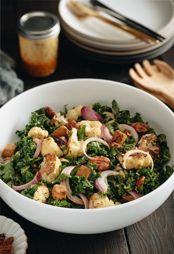 Cải xoăn xào tỏi, salad cải xoăn giúp bạn ngừa nguy cơ mắc bệnh nan y