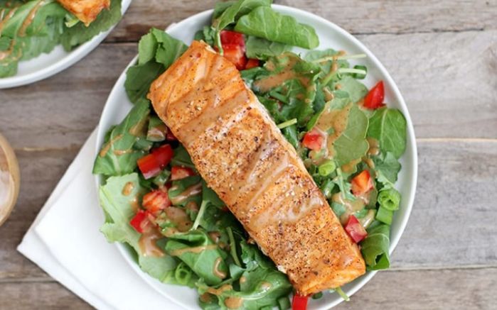 Cải xoăn xào tỏi, salad cải xoăn giúp bạn ngừa nguy cơ mắc bệnh nan y